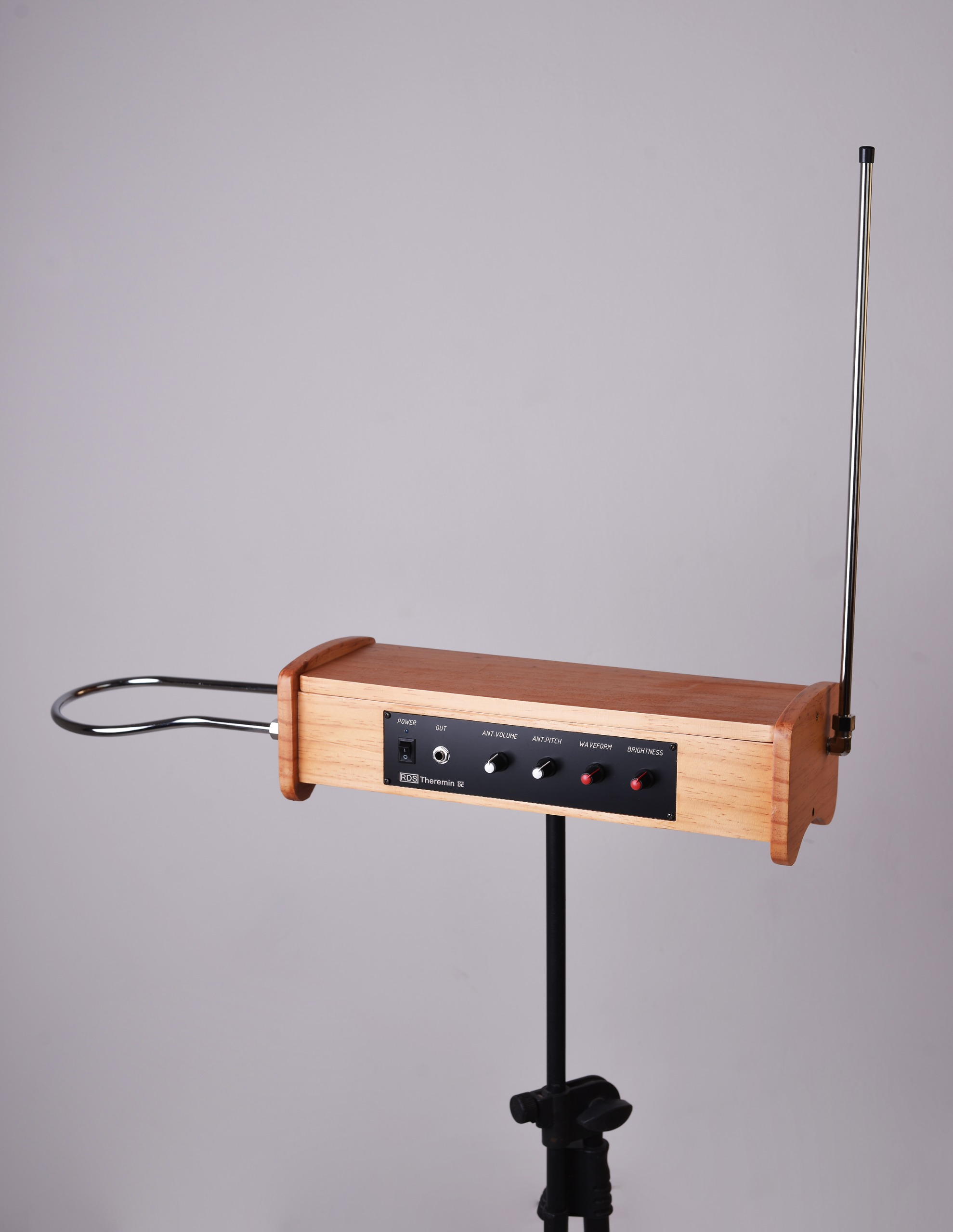 RDS Theremin B2 - Visão Frontal